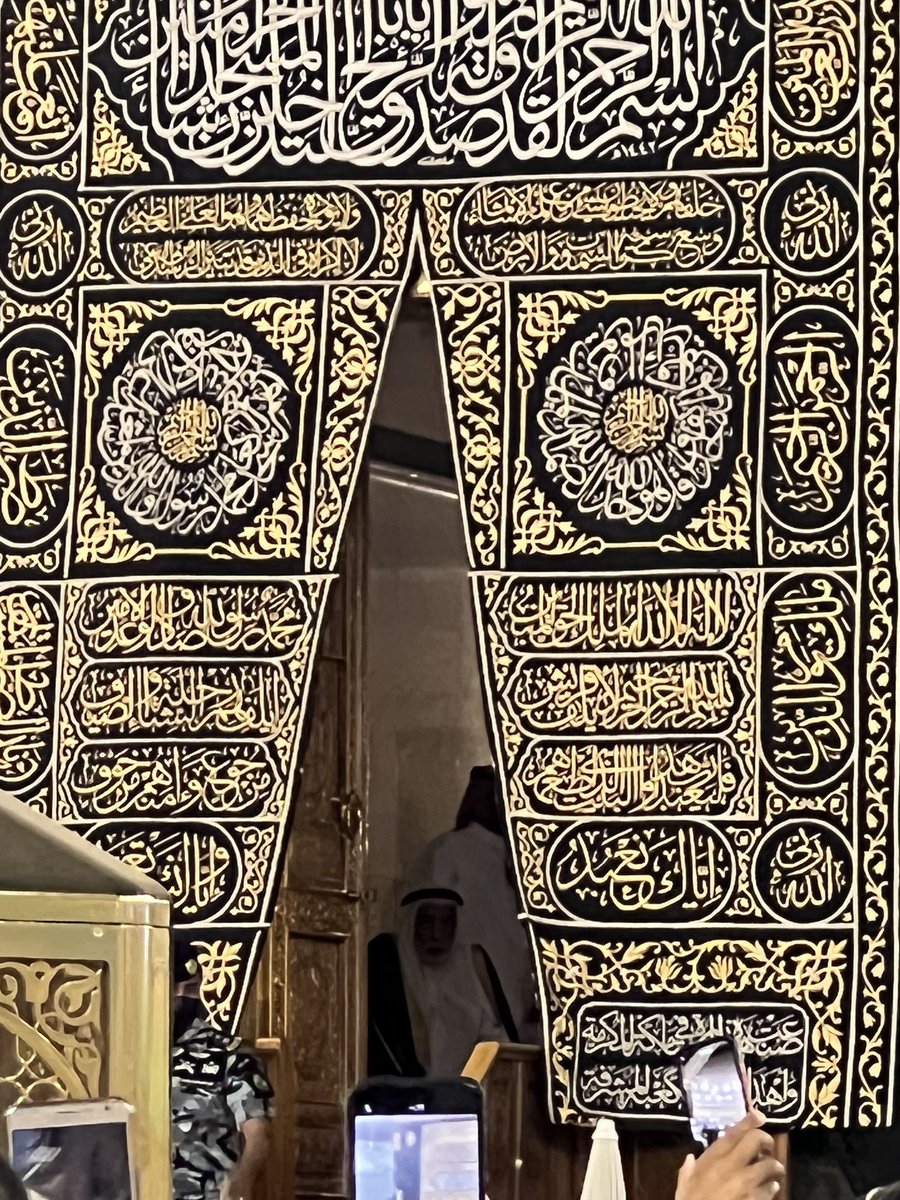 insharifain's tweet photo. Now: The door of the Ka’bah has been opened for Their Excellencies the President of Turkey and the Prime Minister of Pakistan https://t.co/f4JbMfb5KY