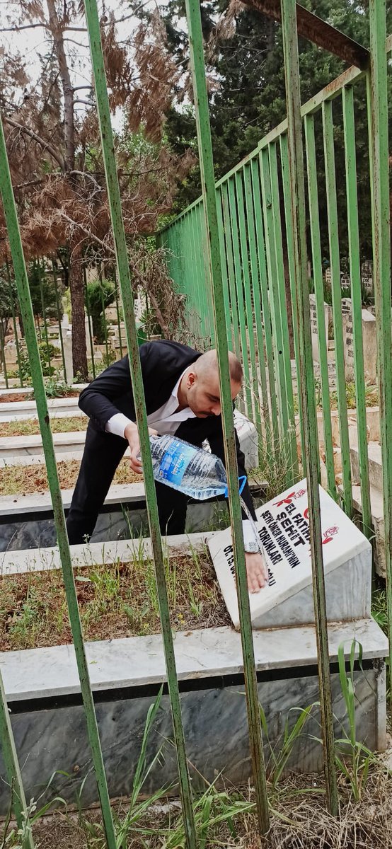 15 Haziran 1980'de Ramazan Ayında ailecek İftar sofrasında beklerlerken hainler kapılarını çaldılar. Aile, Tanrı misafiri deyip davet etti. Hainler yemekten sonra Hüseyin SÜZEN amcamızı ve oğlu Haydar SÜZEN ağabeyimizi kurşunlayarak
şehit ettiler.
Ruhu şad mekanı cennet olsun.