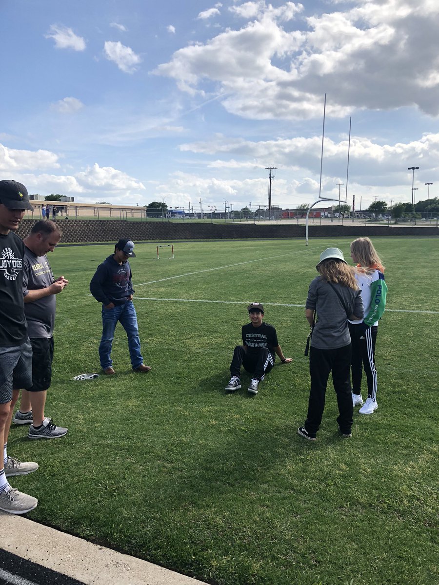 Central_XCTrack's tweet photo. A little pre-meet before Region 3 track meet https://t.co/q0pTeV7E4c