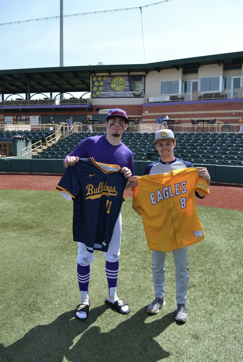 TroySudbrook's tweet photo. Always good to play against both past and present teammates👊🏼 we all have different paths but the same passion. it’s more than a game ❤️@T3Warhawks_Rua @Brandonbech23 @andrew_dirk2 @Poltroned_12 https://t.co/m10sjiG3UD