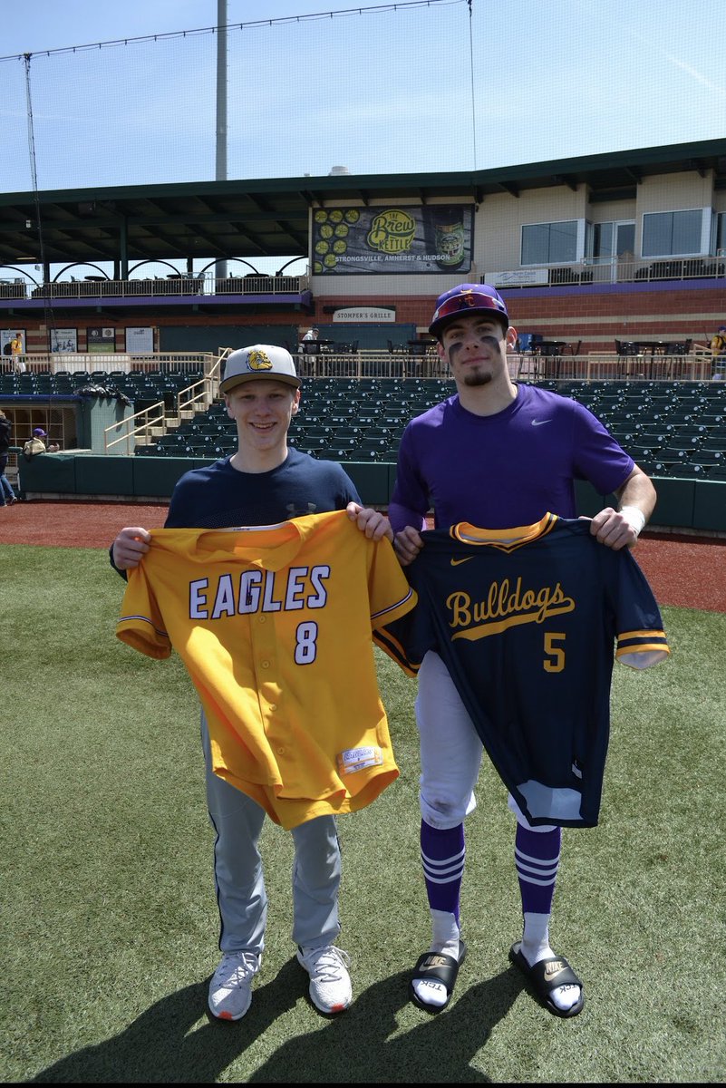 TroySudbrook's tweet photo. Always good to play against both past and present teammates👊🏼 we all have different paths but the same passion. it’s more than a game ❤️@T3Warhawks_Rua @Brandonbech23 @andrew_dirk2 @Poltroned_12 https://t.co/m10sjiG3UD