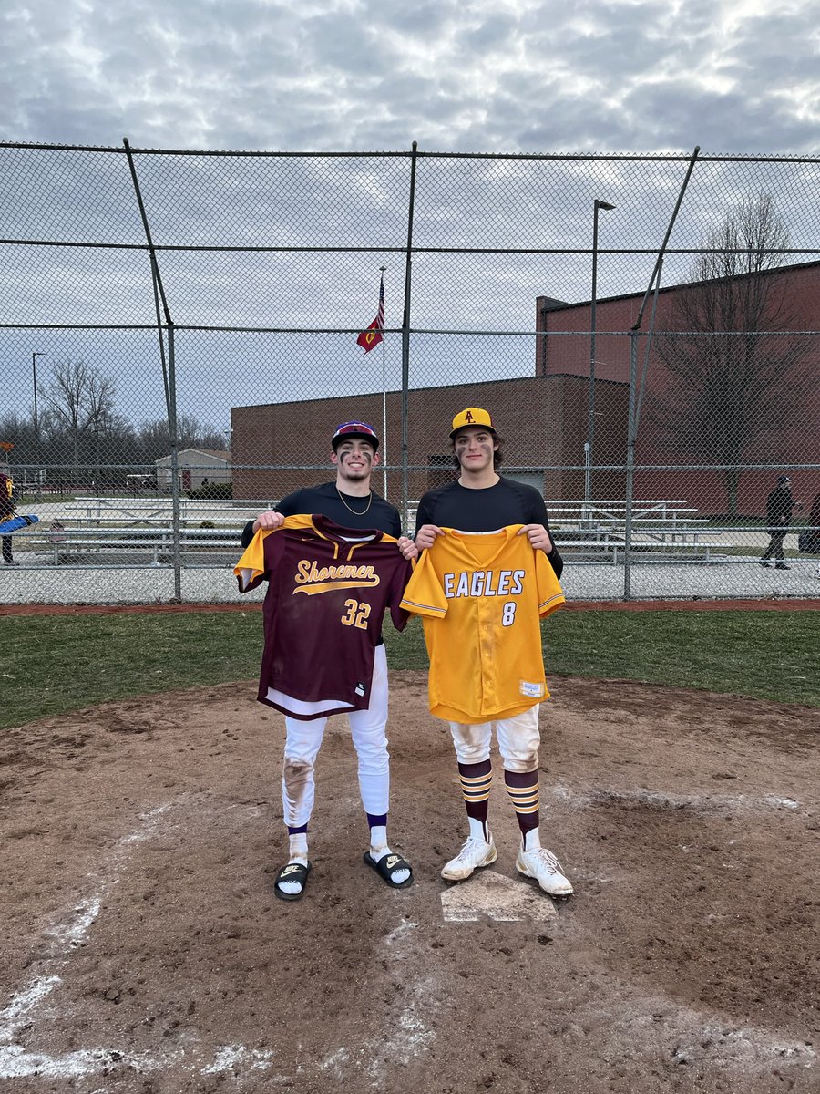 TroySudbrook's tweet photo. Always good to play against both past and present teammates👊🏼 we all have different paths but the same passion. it’s more than a game ❤️@T3Warhawks_Rua @Brandonbech23 @andrew_dirk2 @Poltroned_12 https://t.co/m10sjiG3UD