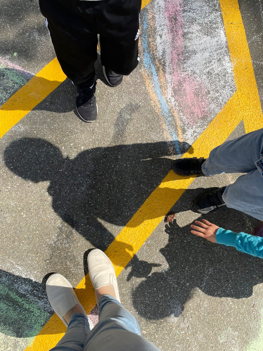 MsAlbertisClass's tweet image. Day 3 #walkingcurriculum challenge: Line Walk - can you find the widest line? Thinnest line? A natural line? An artificial line? Where do these lines take you if you follow them?