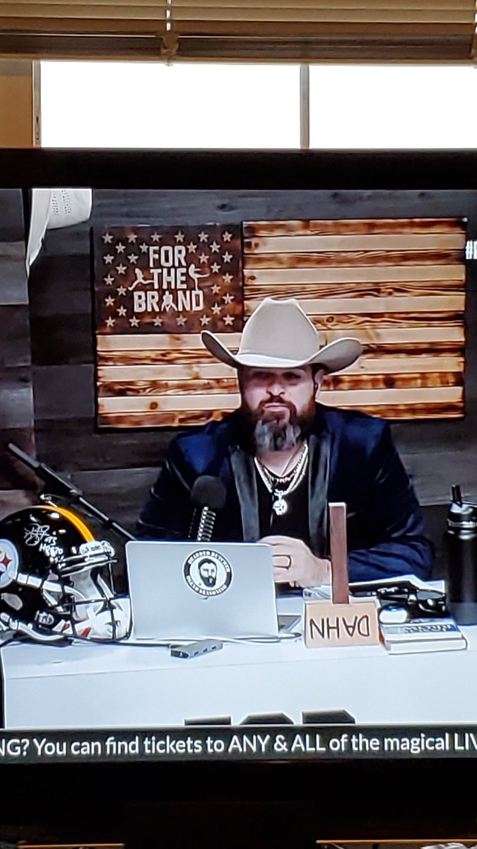 wstarke16's tweet photo. #PMSFanDuelDraftSpectacular 1,294 m&amp;m's 
@ToneDigz  looking good in that sweet suit.
Cashtag: Hacavic32 https://t.co/7tnvTzQ9ec