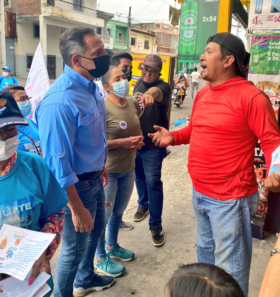 parischiquitoo's tweet photo. Caminata el director @CarlosGSerranoB #Distrito3Guayas la militancia de la #RevolucionCiudadana junto al pueblo en las calles 4 de noviembre y la 16 en el sur oeste de #Guayaquil #ÚneteALaRc5 lista5 @RC5Oficial @CesarHurtadoL_2 @marcelaguinaga @MashiRafael https://t.co/f25Eat2T3D