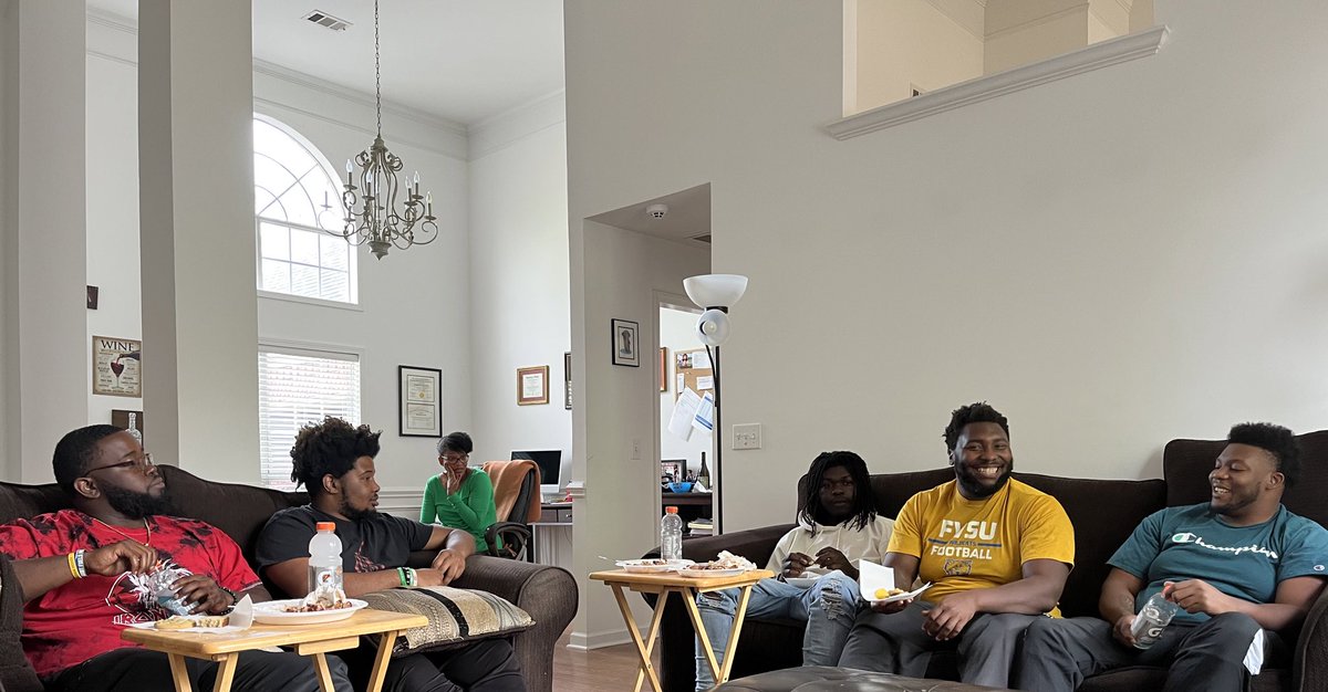 Kwray54's tweet photo. Spring Ball over. Finals next week. Draft tonight. Signifies it’s time to have the Mob over to the house. Always good to fellowship and eat. What we do best. First time doing it since Covid. #FVSUFootball #CatBuilt #CatStrong #TheStandardIsTheStandard #TrenchMob https://t.co/2RoZJckuo6