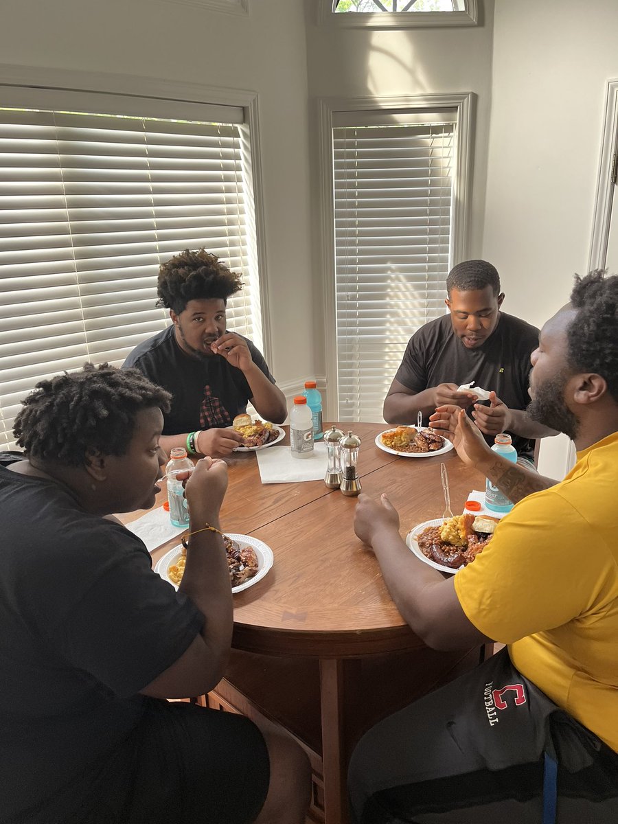 Kwray54's tweet photo. Spring Ball over. Finals next week. Draft tonight. Signifies it’s time to have the Mob over to the house. Always good to fellowship and eat. What we do best. First time doing it since Covid. #FVSUFootball #CatBuilt #CatStrong #TheStandardIsTheStandard #TrenchMob https://t.co/2RoZJckuo6