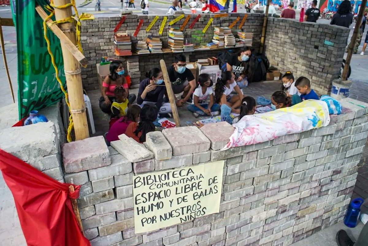 MLibresCali's tweet photo. Gracias a cada una, uno, une, que en las calles, su cuerpo y su alma entregó... Un año del estallido, un año de amor y revolución...

#HagamosMemoria
#28Abril
#EstallidoSocial
#ParoNacionalColombia https://t.co/eOooIO14uX