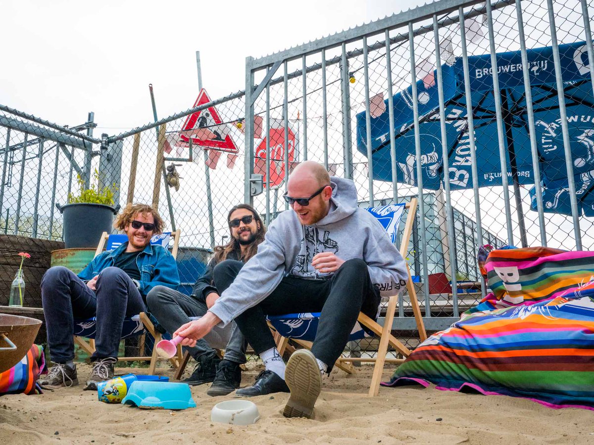 NMTHYPE's tweet photo. Volgende week zaterdag staat #ThrowingBricks op Doomstad in @poppodiumekko. We vonden het daarom hoog tijd voor een gesprek, toepasselijk op @Roadburnfest, over de opkomende nieuwe plaat en werken met Tim de Gieter (@amenra_official, @Doodseskader): https://t.co/aSwbqDSdKx https://t.co/F96wjbD33K