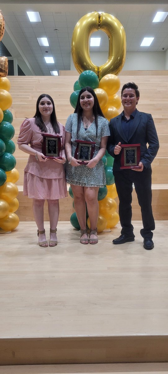 swisd_she's tweet photo. Congratulations to former Sky Harbour students ranked in the top 10 of Seniors graduating from Legacy High School.
Ximena Carrillo-#10 Yulissa Carrillo-#1, Valedictorian, Brandon Cortez-#8.
#weareswbychoice
#escregion20
#RootEdSkyHarbour https://t.co/YKWhdGYSWT