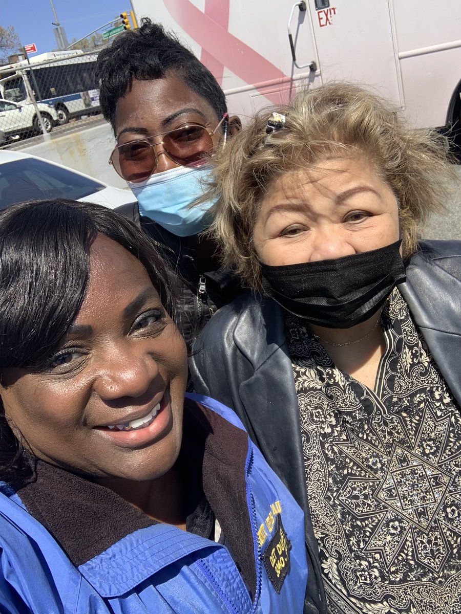 NYPDQueensSouth's tweet photo. Thanks to @ProjectRenewal and all participants who attended this phenomenal #ScanVan life saving event. @NYPDnews @NYPDCommAffairs #teamwork #nypdconnecting #cancerawareness https://t.co/D7ZWt6FcUB