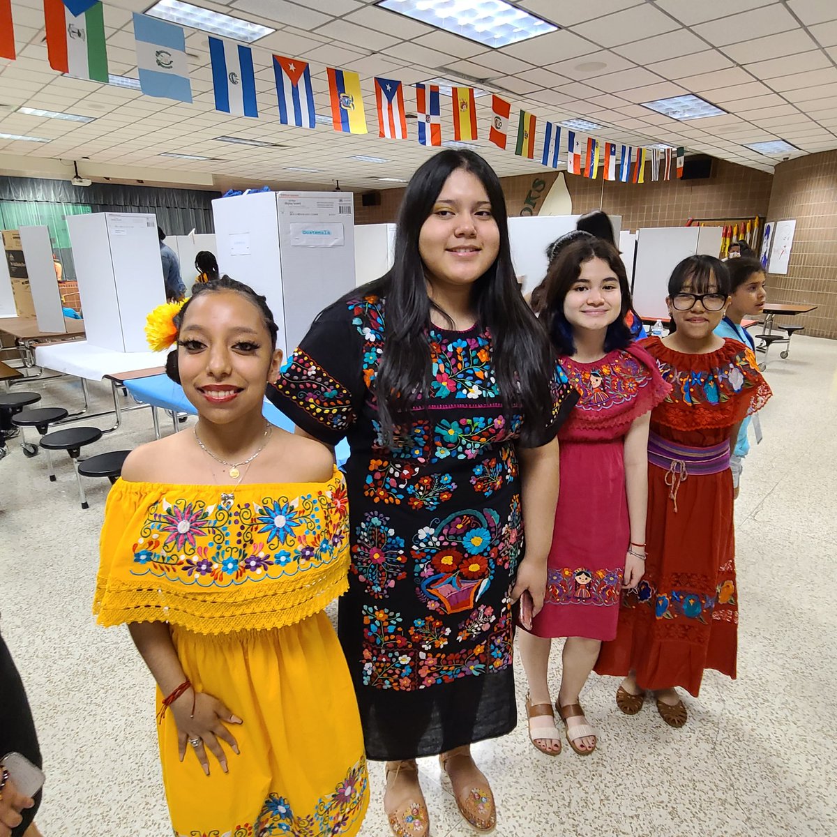 AlbrightMS's tweet photo. Albright's International Festival is underway!  #WelcomeAboard #VamosWarriors https://t.co/EKCnhK8KW9