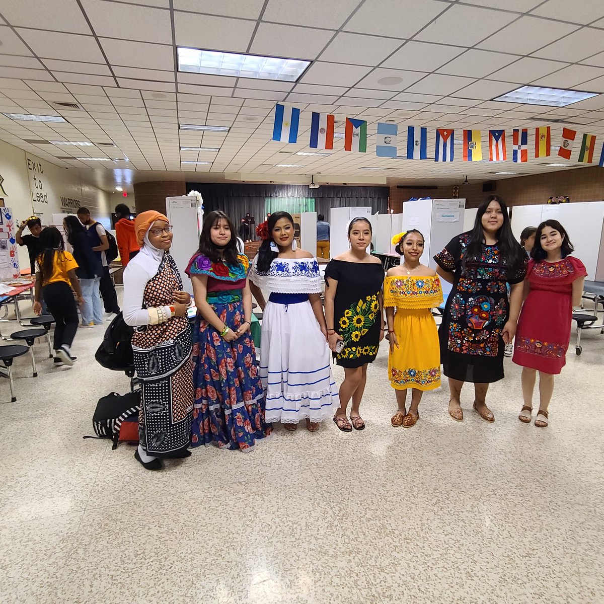 AlbrightMS's tweet photo. Albright's International Festival is underway!  #WelcomeAboard #VamosWarriors https://t.co/EKCnhK8KW9