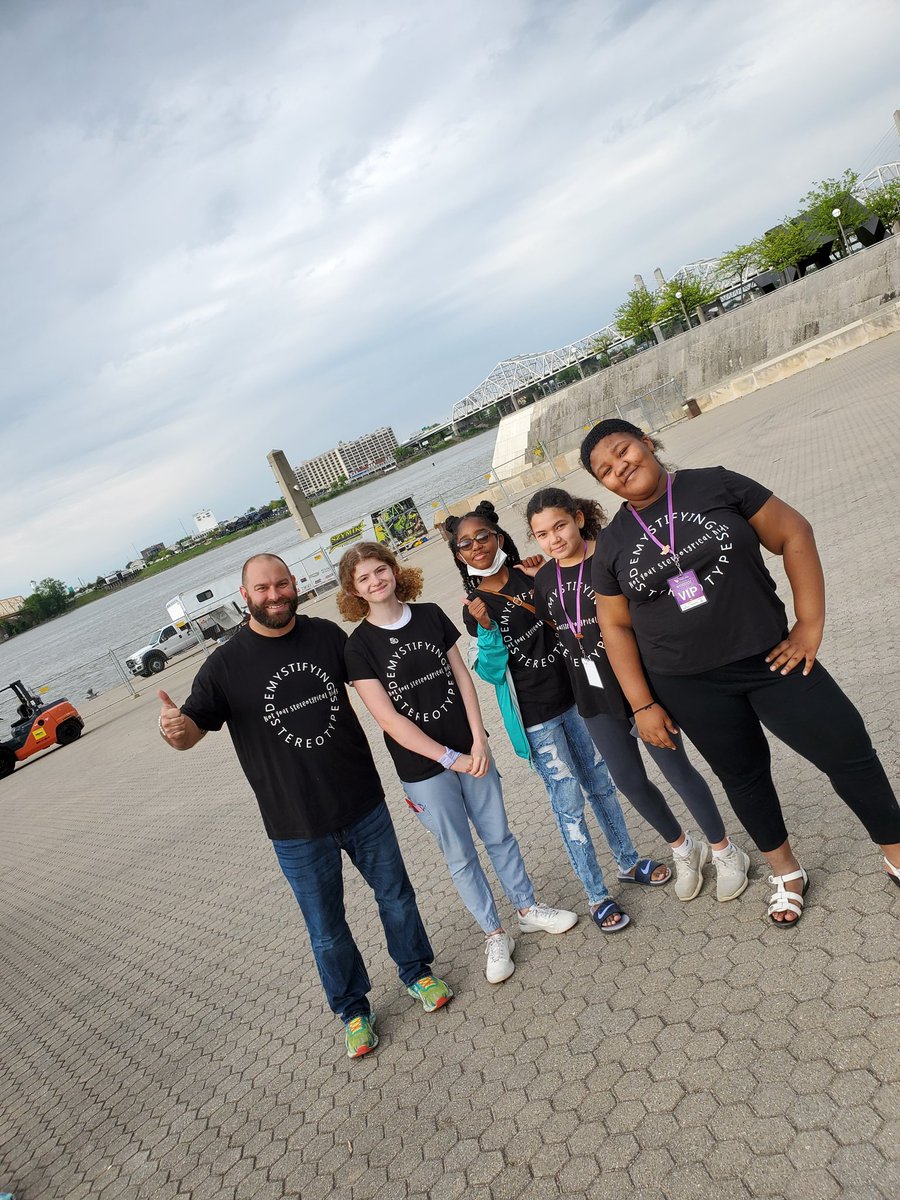 sandralhogue's tweet photo. These @JCPSKY kiddos from @mybrownschool and Mr. @BeEfficacious are primed to change the world with their Justice Fest projects. #NYSK #Festiville https://t.co/qQ5fD23uEc