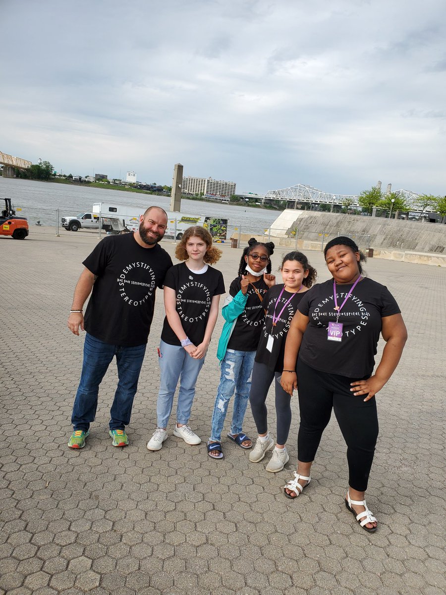 sandralhogue's tweet photo. These @JCPSKY kiddos from @mybrownschool and Mr. @BeEfficacious are primed to change the world with their Justice Fest projects. #NYSK #Festiville https://t.co/qQ5fD23uEc