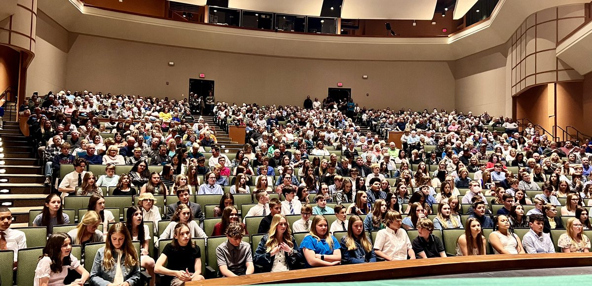 Super proud of our newest JS NHS inductees! True scholar/servant leaders! Awesome family support as well! Big time accomplishment! <a href="/hjswildcat/">Mr. Tracy</a> <a href="/SLSDmcbee/">Mr. McBee</a> @jaci5707 <a href="/SouthwestLocal/">Southwest Schools</a>