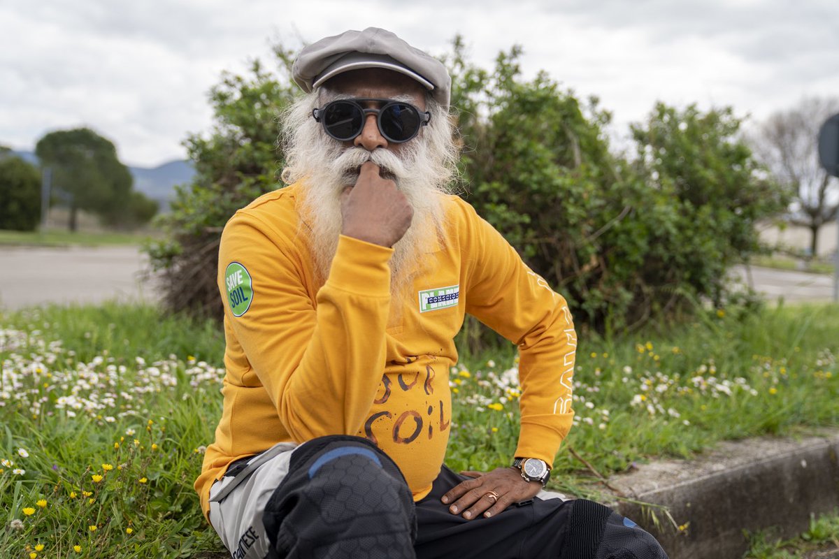 SaveSoilGermany's tweet photo. There r 3 kinds of people -
1. Those who r supporting @SadhguruJV mammoth efforts in #JourneyForSoil, We say to them: #SaveSoil
2. Then, those who r unsupportive of it, We say to them: #SaveSoil
3. And those who yet r unheard of SaveSoil, We say to them: #SaveSoil

@cpsavesoil 🙏 https://t.co/4Zs2YRuShf