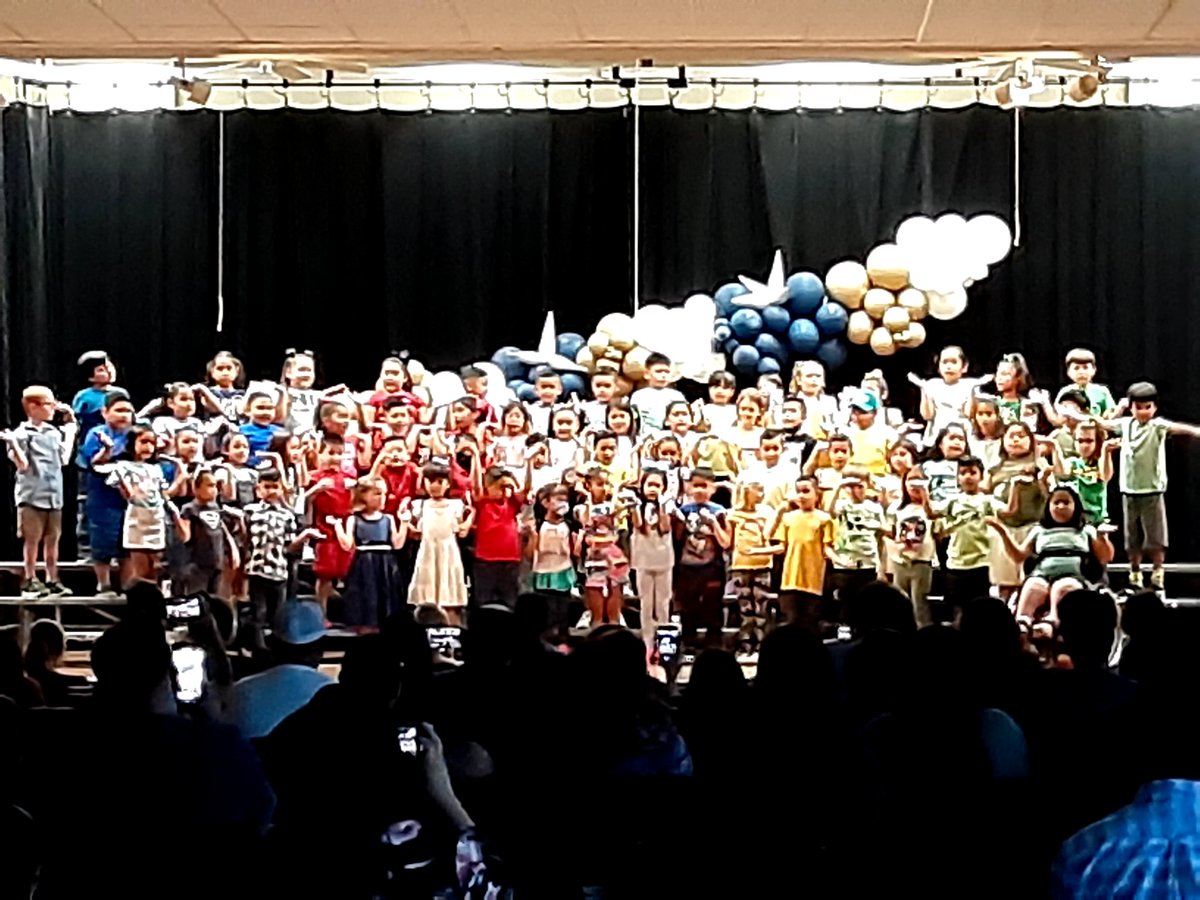 catgrimm23's tweet photo. Thank you, Mr. Galvan and Mrs. Pierce for another fantastic musical and art show! Our first graders were shining stars! #pceproud https://t.co/NoOZxW8ivI