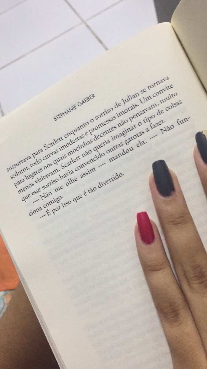 dessays_'s tweet photo. Caraval é mto bom. se n fossem pela escrita muuuito detalhista da autora, seria 5 estrelas fácil.
c plots inesquecíveis, caraval é mto mais que fantasia, é sobre o amor de uma irmã e os riscos que assume para protegê-la.
leiam e se apaixonem pelo Julian.  ⭐️⭐️⭐️⭐️+❤️ https://t.co/KELUTBLDSQ