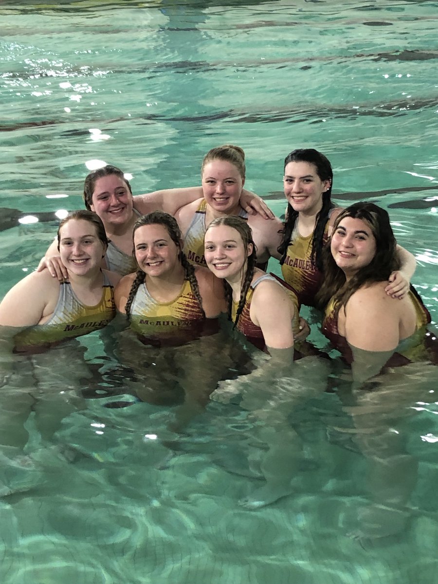 MMcMightyMacs's tweet photo. Thank you seniors! https://t.co/1mHMpbOtDF