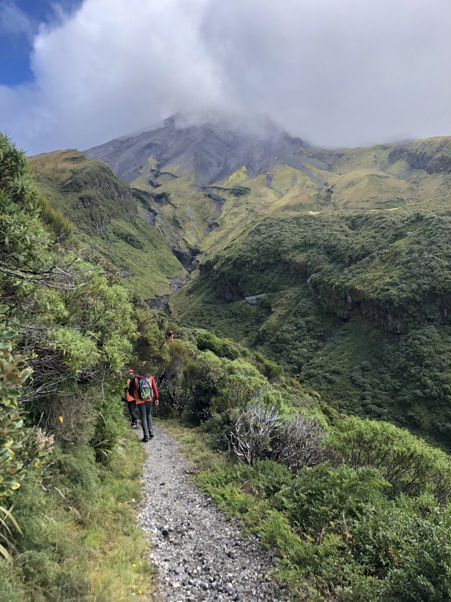 Finishing up our week long in-person #virtualfieldtrip. A bit of a contrast with last year on #Mt #Taranaki  It’s still been brilliant #student engagement has been impressive! Intrigued? Here are our models aucklandvirtual.cloud.edu.au