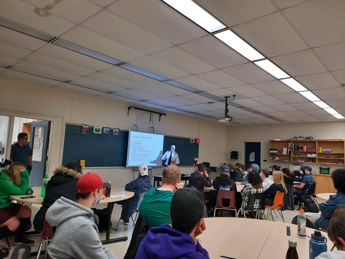 NathanFrom1's tweet photo. @tvdsbaviation welcomed Captain Randy to speak about his career as a corporate pilot. He highlighted the importance of global competencies and a commitment to life-long learning. https://t.co/MtTDUYGmy4