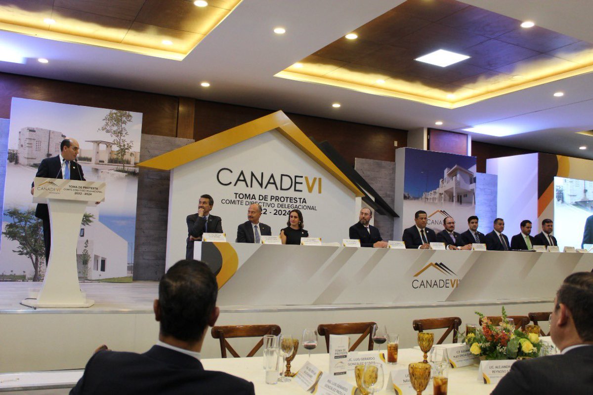 CANADEVIGto's tweet photo. #CANADEVIInforma
Esta tarde llevamos a cabo la Toma de Protesta del Consejo Directivo de la @CANADEVIGto, encabezada por Víctor Manuel Franco, para el periodo 2022-2023. https://t.co/06b5kvXYwE