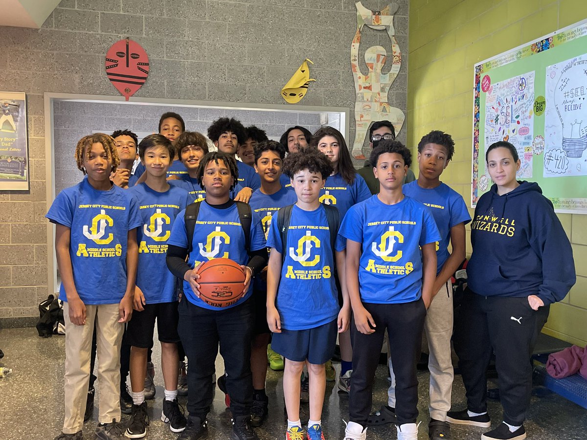 FrankConwellMS4's tweet photo. @FrankConwellMS4 @rstellatoMS4 @ap_gonzalezMS4 MS4 brings the heat with our boys and girls basketball teams! Coach Roberts and Coach Arafa are doing a phenomenal job with our students! #MS4basketballteam #MS4Wizards https://t.co/09LDdUCRSj