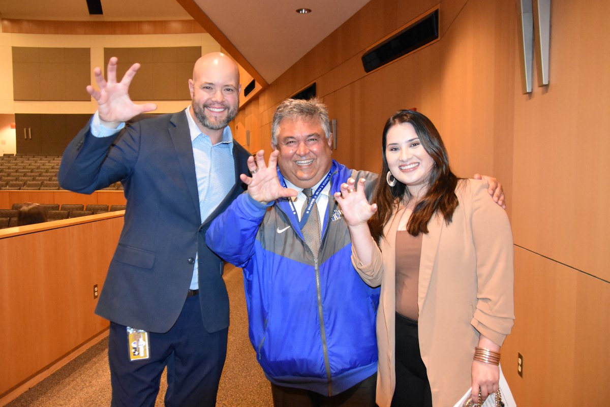wsisdschools's tweet photo. 46 @brewerhighwsisd seniors earned the Seal of Biliteracy Award on April 26. The award recognizes students who have studied and attained proficiency in two or more languages by high school graduation. https://t.co/BqyLL3XgVX https://t.co/Go0RK0d8hG