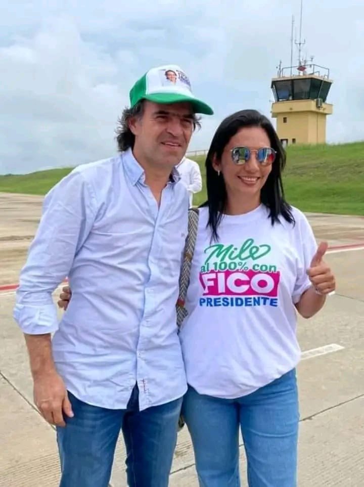 ArielAnaliza's tweet photo. Una vergüenza señor @FicoGutierrez, cada día se suman más cuestionados a su Camapaña. Aquí, Milene Jarava Diaz esposa del cuestionado Yahir Acuña, metido en todo tipo de escándalos de corrupción. https://t.co/4oIaJoulnu