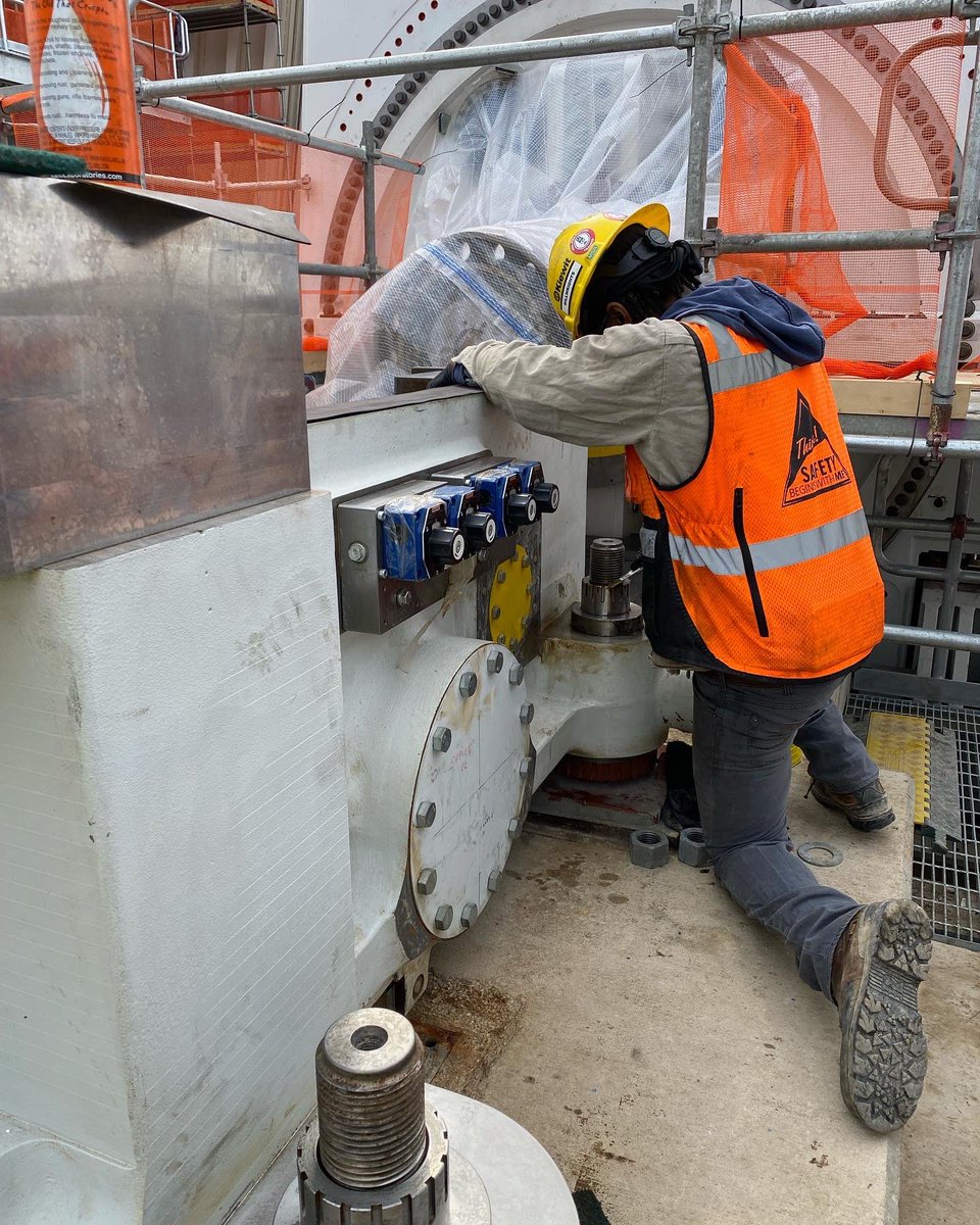 MidAmCarpenters's tweet image. Members of Millwrights #Local1693 are installing new combined cycle units at the Three Rivers Energy project in Will County, IL. Skilled #UnionMillwrights are cleaning &amp;amp; prepping the machine for measurements and readings. Precision work requires the best-trained skilled workforce