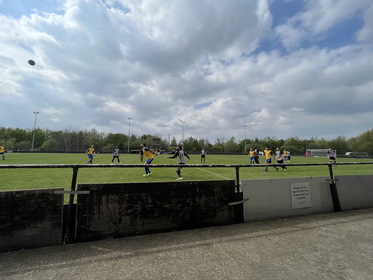 rbfcsurrey's tweet photo. We could have scored multiple goals last w'end, but lost 1-0 to Ampthill Town. Nevertheless our #BedfordFC lads were committed & passionate👏🧡☠️
And was great to chat with @JonDarcy7 behind the bar, & @BitcoinSurrey @NshireBitcoin & @ConorOkus talk #Bitcoin + #LightningNetwork https://t.co/UwsGa1a3pa