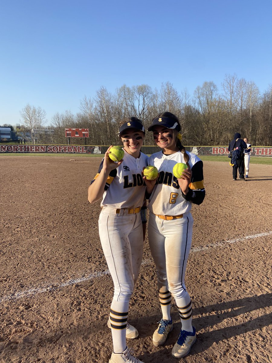 SoftballSlhs's tweet photo. @Juliaduncan1010 &amp; @graceeewalters crushed 💣💣💣 ‘s to help their team beat Walled Lake Northern in two close games @CoachOak @AlmaScotsSB @donnysoftball @OutOfLField https://t.co/xtiDvcWyoA