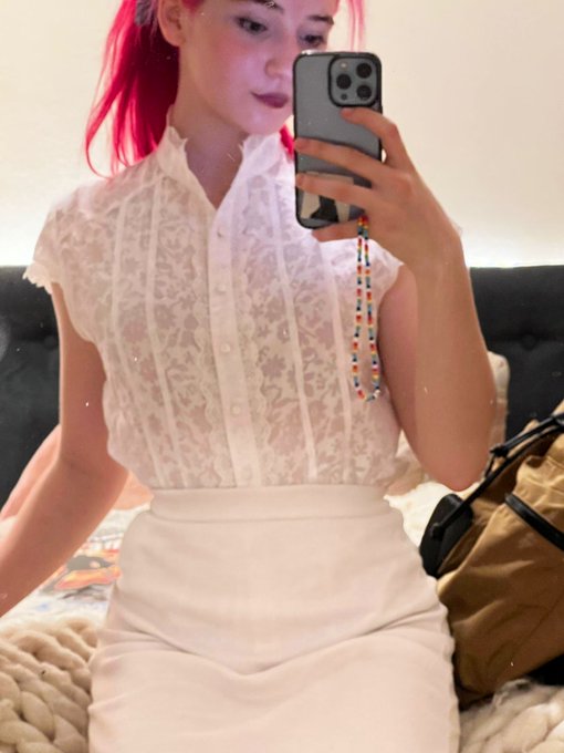 1 pic. Toy kawai 🥰(ignoren el enchufe roto en la pared, vivo en latinoamerica) https://t.co/xYRtqo3o