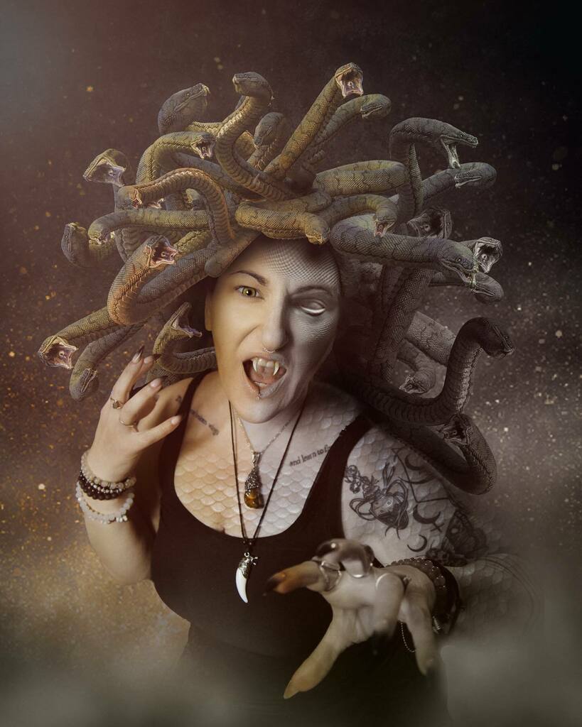 wickedepiction's tweet photo. No matter how many times a snake sheds its skin, it will always be a snake. #wickeddepictionphotography #medusa #fantasyportraits #selfie #turnthemalltostone #medusawasframed https://t.co/mGxwCjoOrw https://t.co/hjJrw84TgX