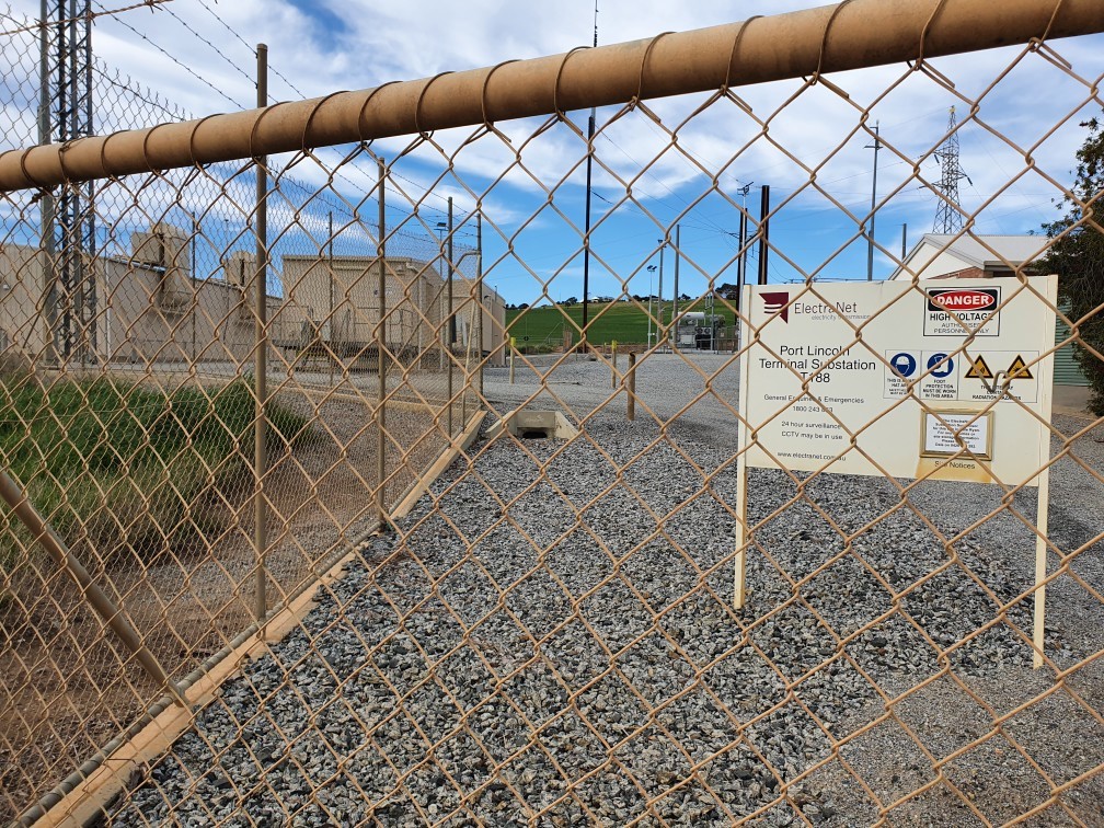 #Esplanade Herbicide labelled for use in non-crop areas, including around public utilities.  Download label, SDS and Technical Brochure here:  bit.ly/3DbFFz0 
#ivm #vegetationmanagement #herbicide #weeds #rail #utilities