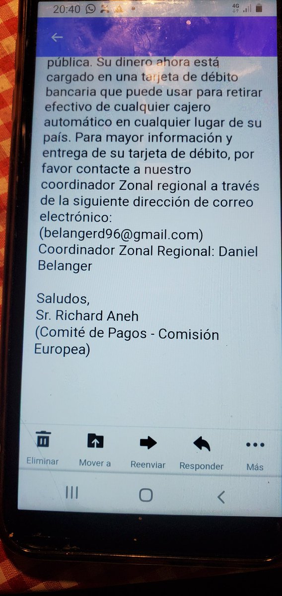 FscoValenzuela's tweet photo. Hola Twitter, comparto estas fotos que le tomé al celu de mi suegra que huele a estafa a kms
Le escriben que se ganó un premio en euros 
Es posible denunciar este tipo de cosas ante la PDI y como se debe hacer? https://t.co/zbKhaX1800