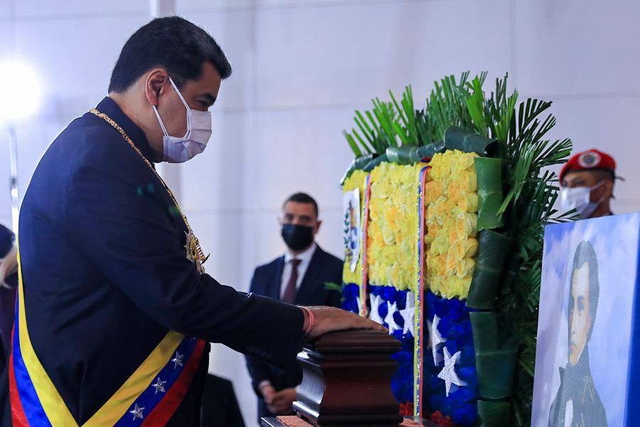 NicolasMaduro's tweet photo. ¡Justicia Histórica! Hoy #28Abr, hemos reivindicado la memoria y la lucha del gran Libertador del Oriente, G/J Manuel Piar, con el traslado de sus restos simbólicos al Altar de los grandes héroes. Es un día memorable, de alegría popular y reconciliación histórica. ¡Viva Piar! https://t.co/8MZSUIH2i3