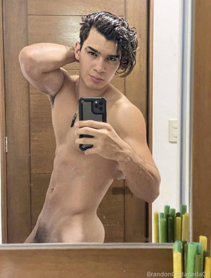 Tonylopezpp's tweet photo. Brandon Castañeda ex wapayaso 🔥 https://t.co/1NZnpqGAa3