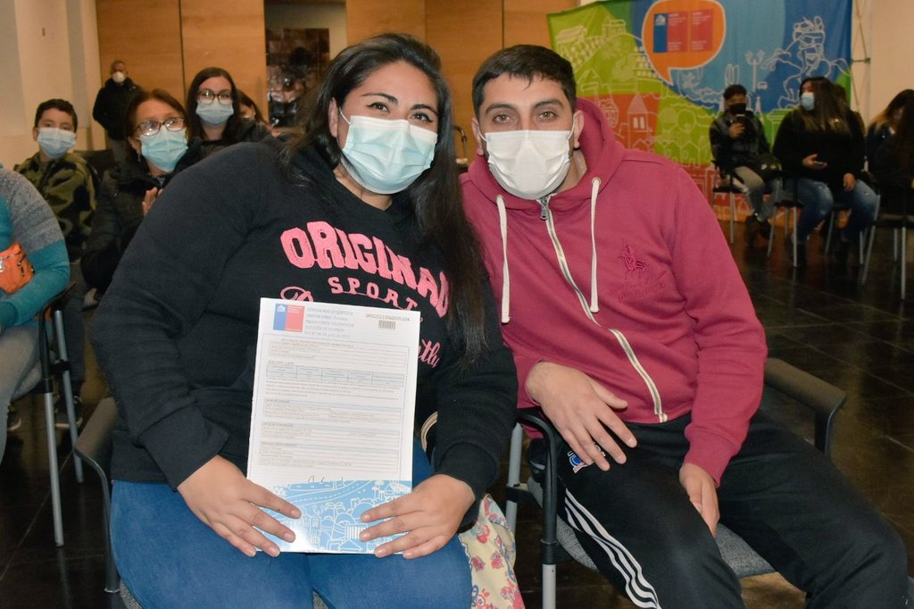 MinvuOHiggins's tweet photo. Finalizamos una maratónica jornada con la ceremonia de entrega de #SubsidiosDS49 a 71 familias de #Rancagua, quienes además pudieron plantear sus inquietudes respecto a la aplicación de este importante beneficio en proyectos de #IntegraciónSocial DS.19 ¡Muchas Felicidades! 🤗 https://t.co/SKF2IoS93T