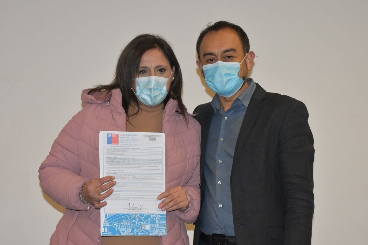 MinvuOHiggins's tweet photo. Finalizamos una maratónica jornada con la ceremonia de entrega de #SubsidiosDS49 a 71 familias de #Rancagua, quienes además pudieron plantear sus inquietudes respecto a la aplicación de este importante beneficio en proyectos de #IntegraciónSocial DS.19 ¡Muchas Felicidades! 🤗 https://t.co/SKF2IoS93T