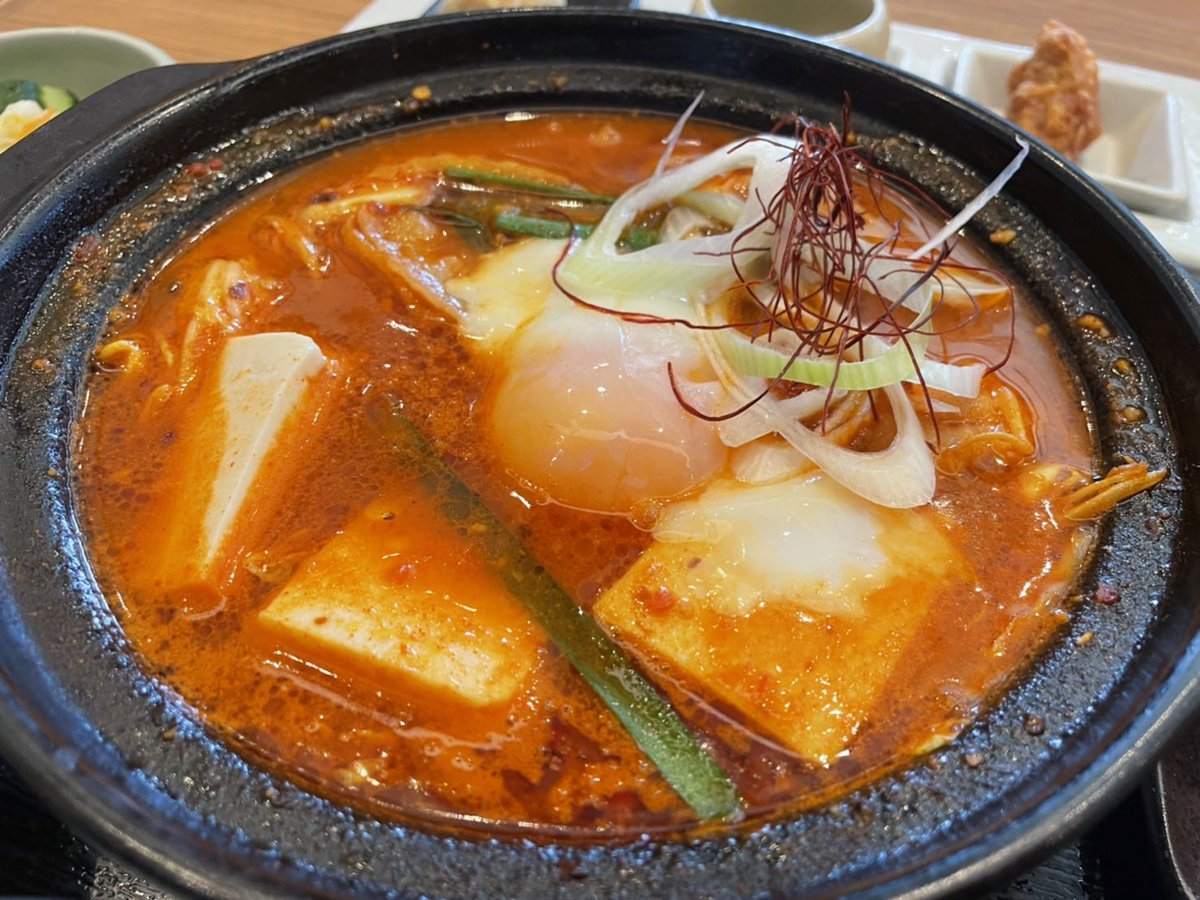 twoajumma's tweet photo. เอาจริงนะของทอดอะนึกไรไม่ออกอยากกินทงคัตสึแนะนำร้านไมเซน คือทอดดี กรอบจริงไรจริง เนื้อข้างในก็นุ่มฉ่ำ มีให้เลือกหลายหลายด้วยสันนอกสันในแบบเนื้อแบบชีส คือฟินอะ ข้าวญี่ปุ่นเกรดดีด้วย วันนี้แอบสั่งเซตแกงกิมจิก็อร่อย พิกัดเซนทรัลเอมบาสซี @aroii #อร่อยบอกต่อ #สองอาจุมม่าบ้าของกิน https://t.co/8p2lKjVkKe