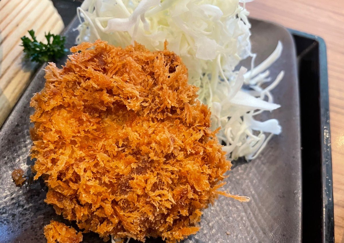 twoajumma's tweet photo. เอาจริงนะของทอดอะนึกไรไม่ออกอยากกินทงคัตสึแนะนำร้านไมเซน คือทอดดี กรอบจริงไรจริง เนื้อข้างในก็นุ่มฉ่ำ มีให้เลือกหลายหลายด้วยสันนอกสันในแบบเนื้อแบบชีส คือฟินอะ ข้าวญี่ปุ่นเกรดดีด้วย วันนี้แอบสั่งเซตแกงกิมจิก็อร่อย พิกัดเซนทรัลเอมบาสซี @aroii #อร่อยบอกต่อ #สองอาจุมม่าบ้าของกิน https://t.co/8p2lKjVkKe
