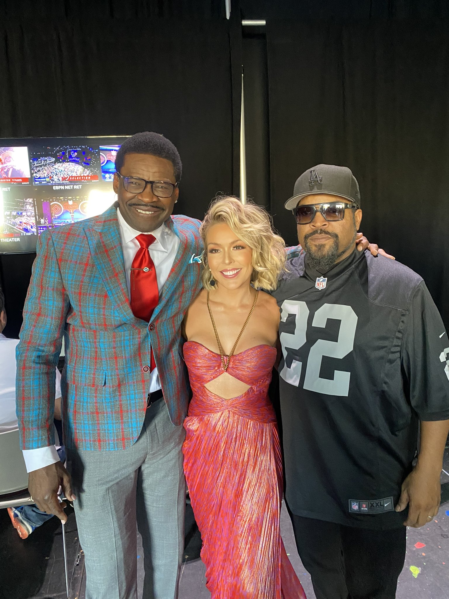 Colleen Wolfe on Twitter "Hey nfl can the draft be in Vegas every