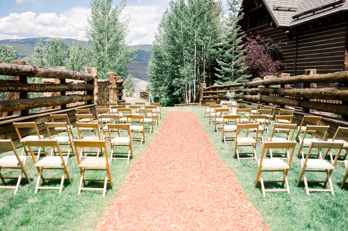 #MicroWeddings have more benefits than just social distancing. What's not to love about: Saving money, having more location options, and less stress. They are also great for #DestinationWedding events!
📸 #DanielleRothPhotography
📍#RitzCarltonBachelor’sGulch