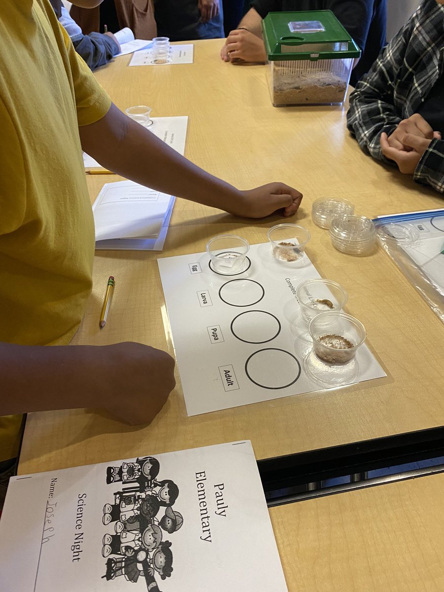 Exploring what you ❤️ at Pauly’s family science night <a href="/BcsdFace/">BCSD FACE</a> #team_BCSD We are the science dream team!!