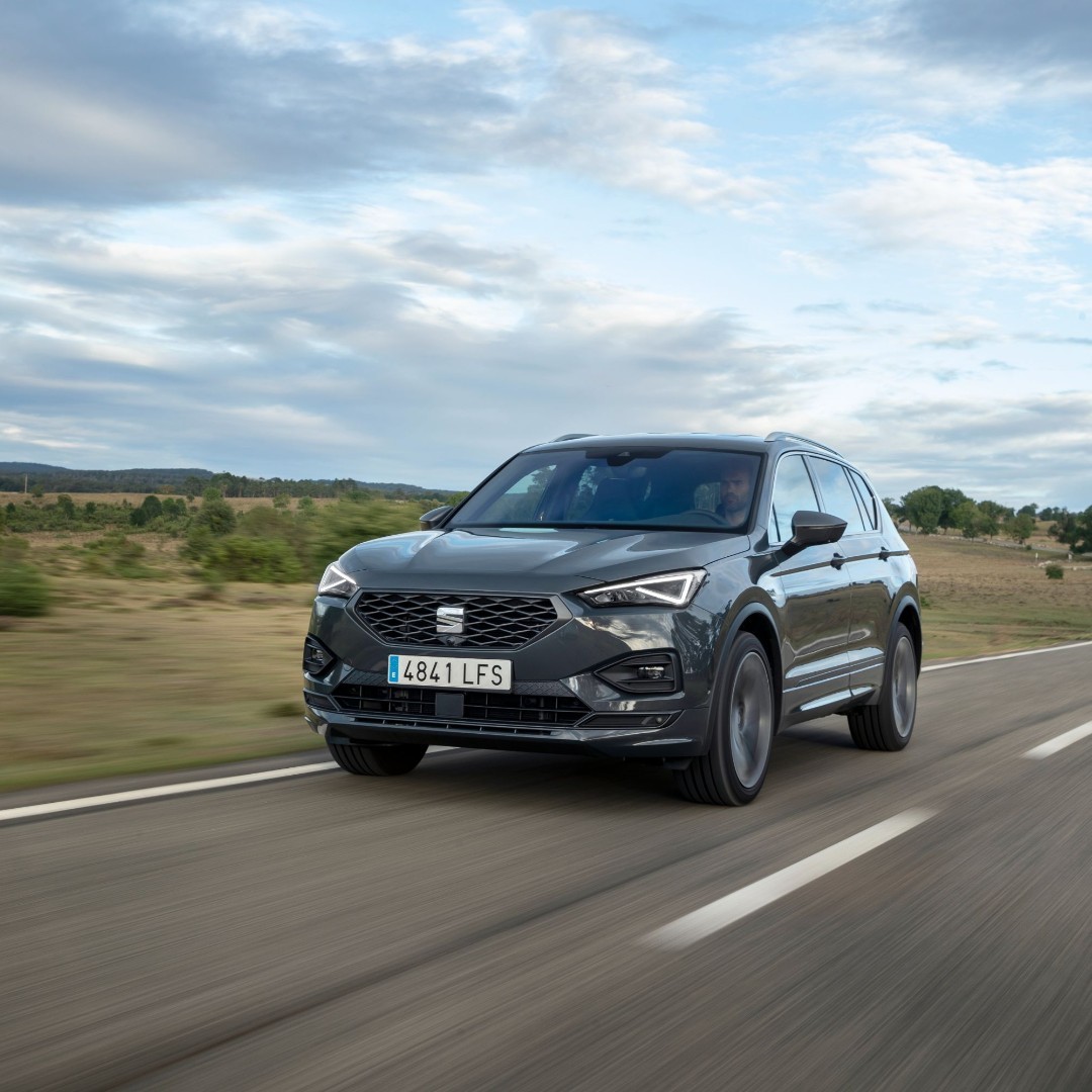 AutomocionT's tweet photo. La única manera que no te guste el #SEATtarraco es porque tengas miedo de salir de tu zona de confort. Asume el reto y conduce al éxito a bordo de este SUV 😎💪 https://t.co/1SiJ7uVeg3 

#AutomociónToledo🥇 #SEAT #GamaSUV #SUV #Toledo https://t.co/fP0pOleVFN