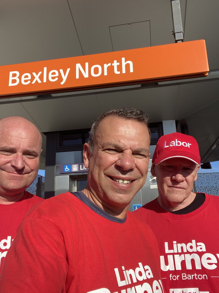 ButtigiegMark's tweet image. Great reception for ⁦@LindaBurneyMP⁩ at Bexley Nth Station this morning !