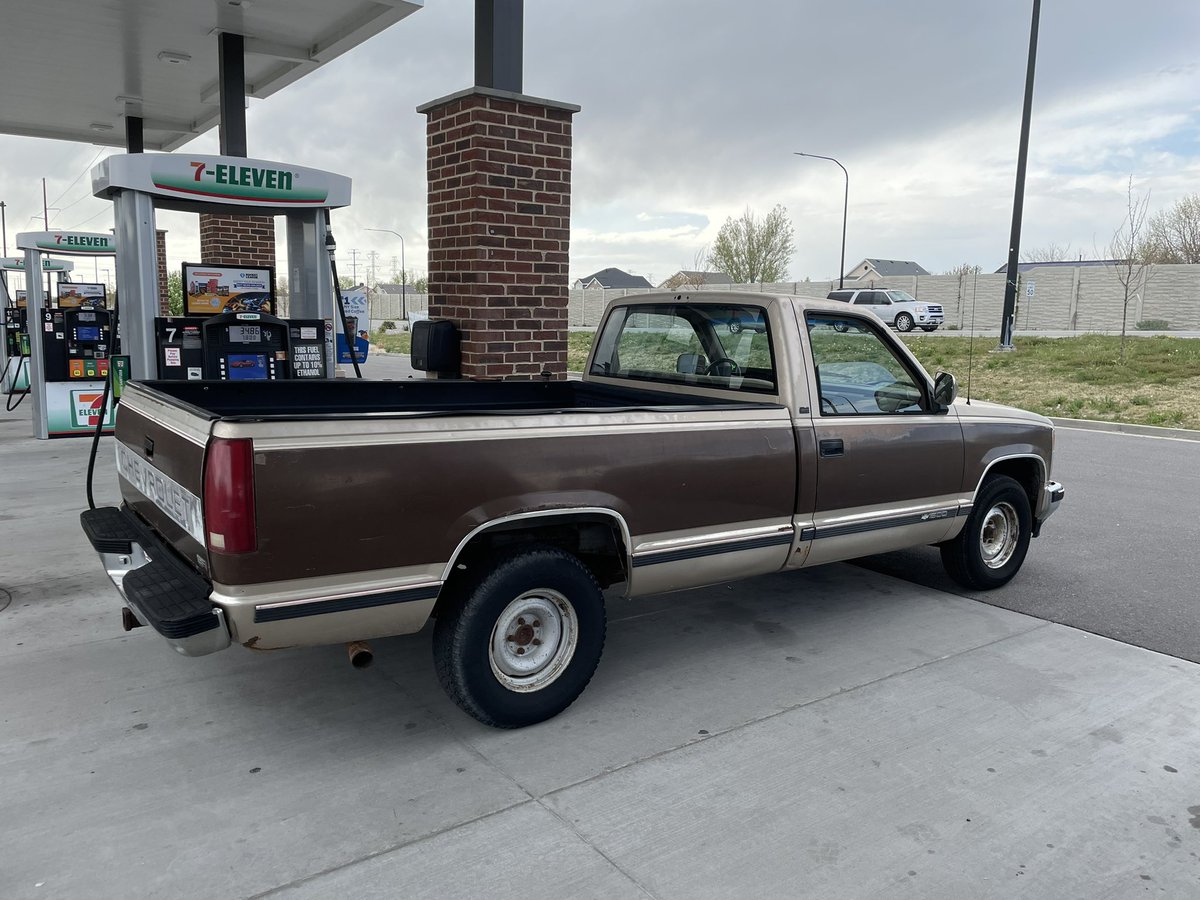 jenyrjesse's tweet photo. Figured it was time to find out whether “they don’t make em like they used to” is a good thing or a bad thing. Welcome to the driveway. https://t.co/62er3eF5QS