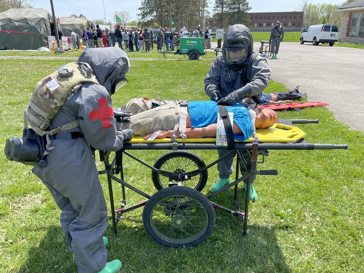 46MPCMD_TF46's tweet photo. Soldiers from the 307th Chemical Co., from Bell, California conduct mass DECON training with real volunteers. #realtraining #GuardianResponse22 #traintogether @USArmyReserve @USNationalGuard https://t.co/qDsxfxctoX